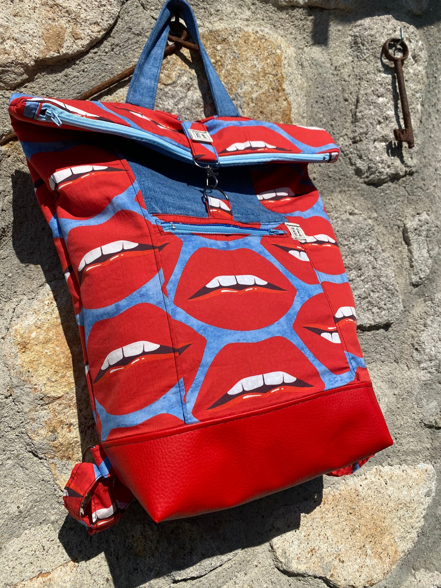 Zaino PEEKABOO //Talk that talk//