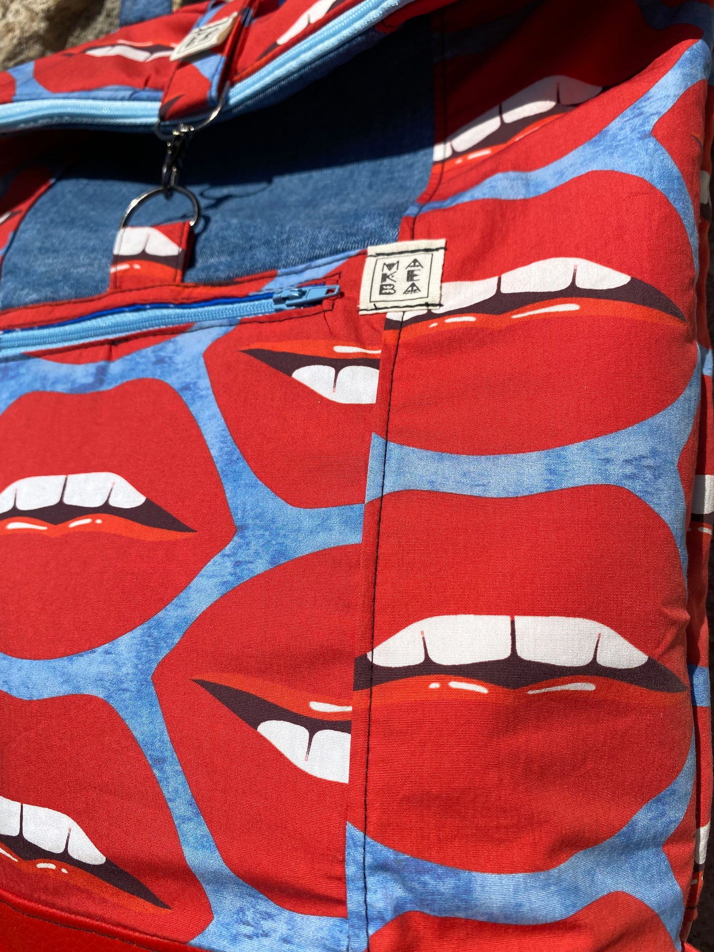 Zaino PEEKABOO //Talk that talk//